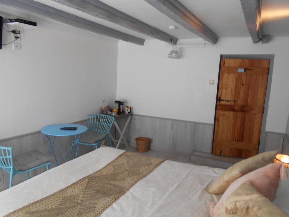 Отель Les Landes Saint-Pardoux-Corbier Экстерьер фото